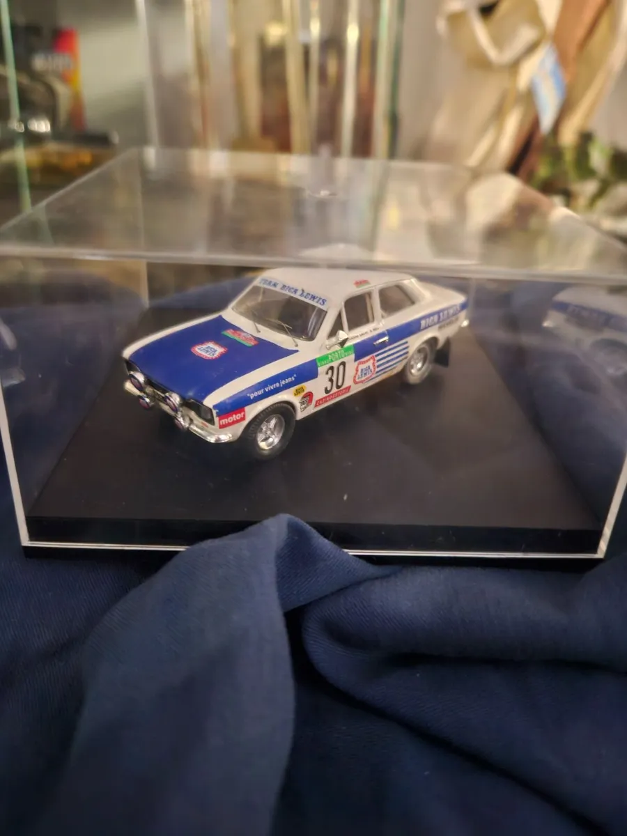 Corgi Trofeu Ford Escort Rally - Image 1