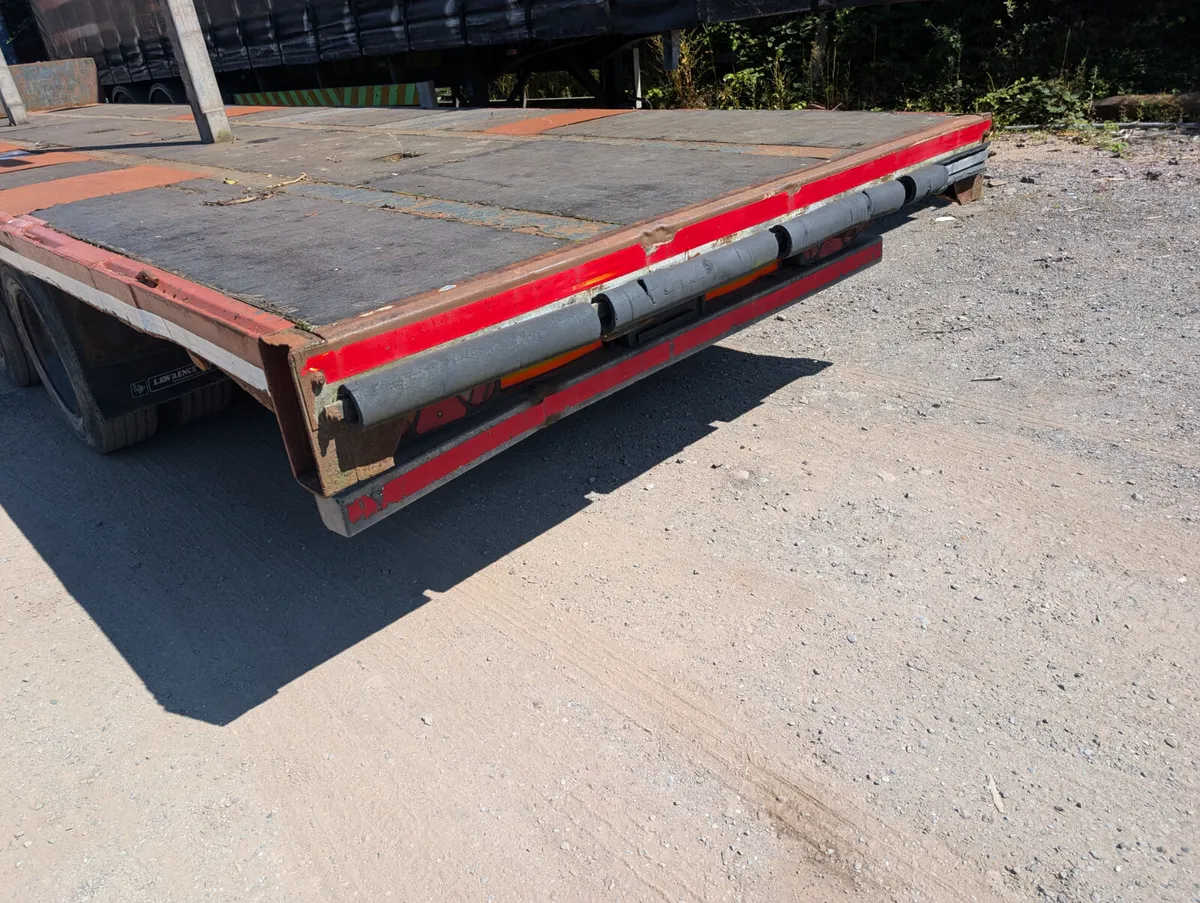 low trailer  stepframe 45 ft 3 axle on air - Image 2