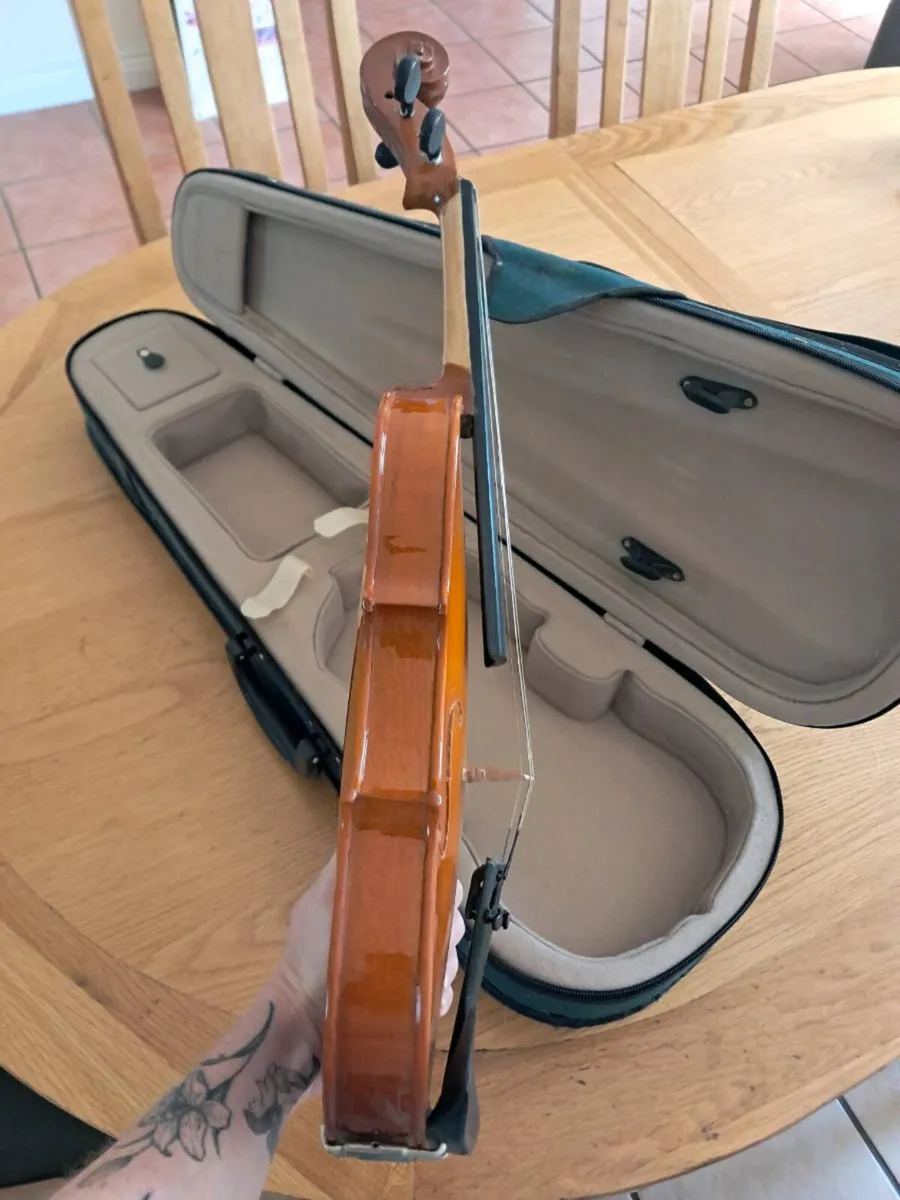 Beginner child fiddle & case - Image 4