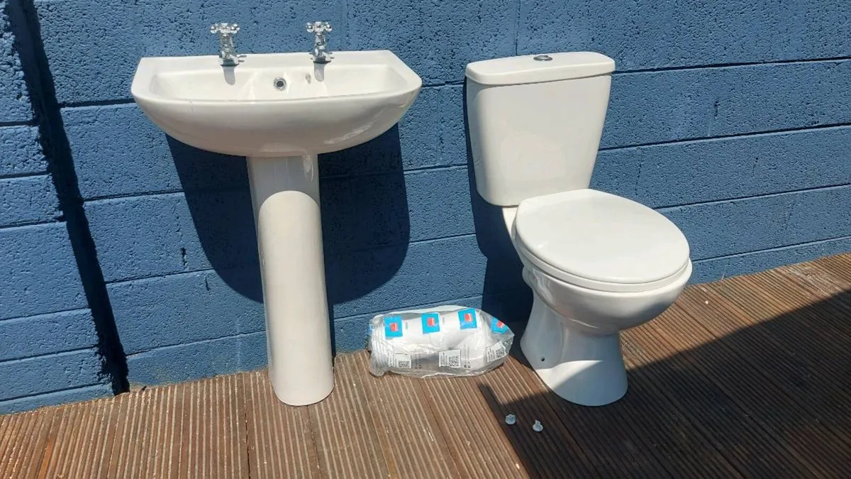 Toilet suite - Image 2