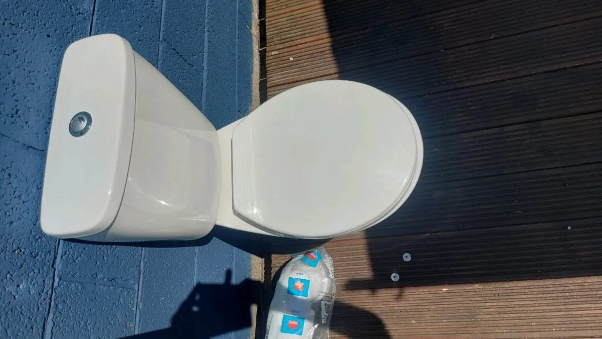 Toilet suite - Image 3