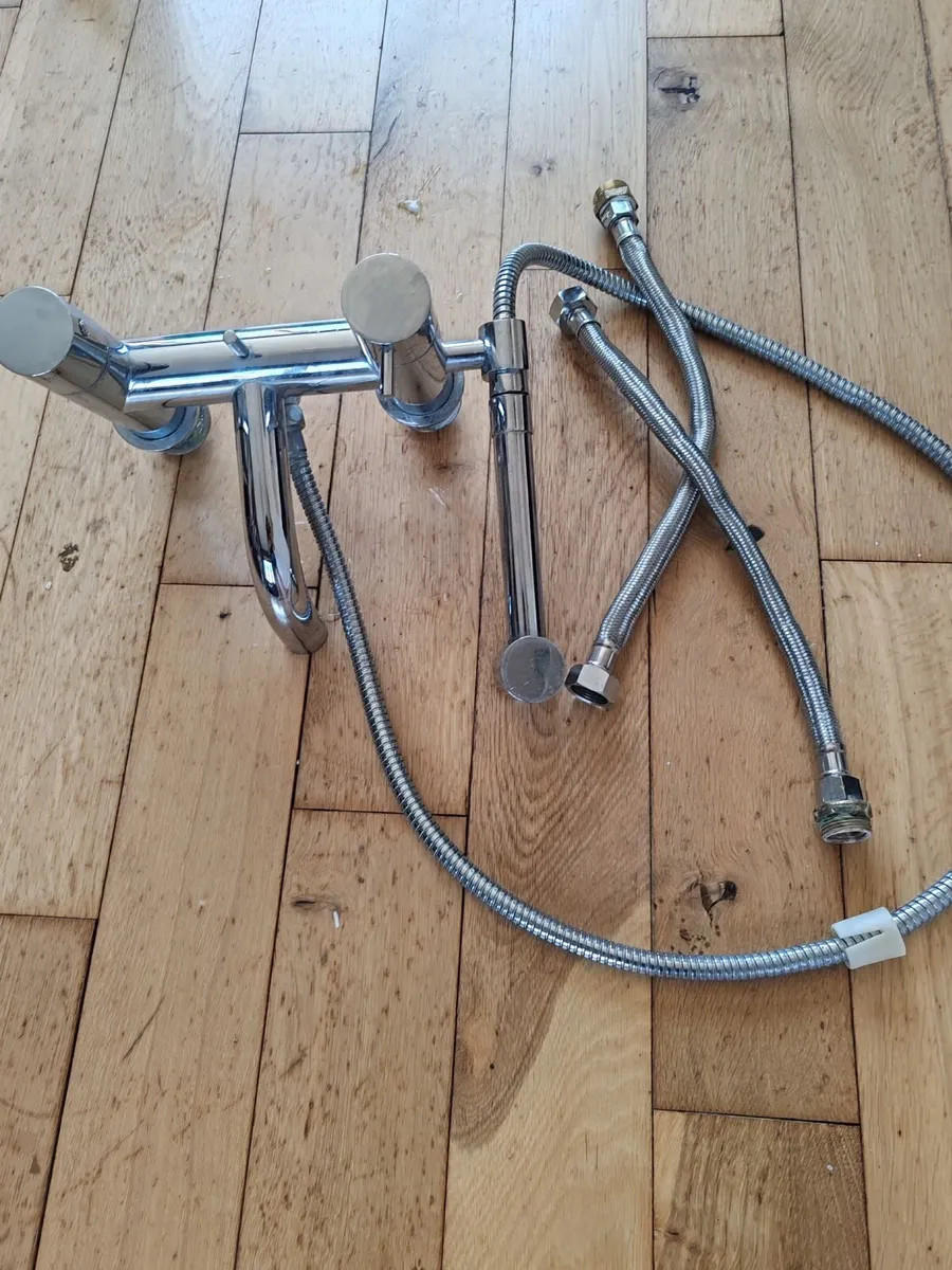 Bath taps with shower hose - Image 4