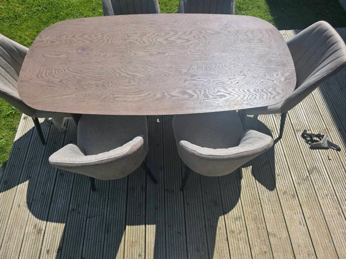 Table and Chairs - Image 2
