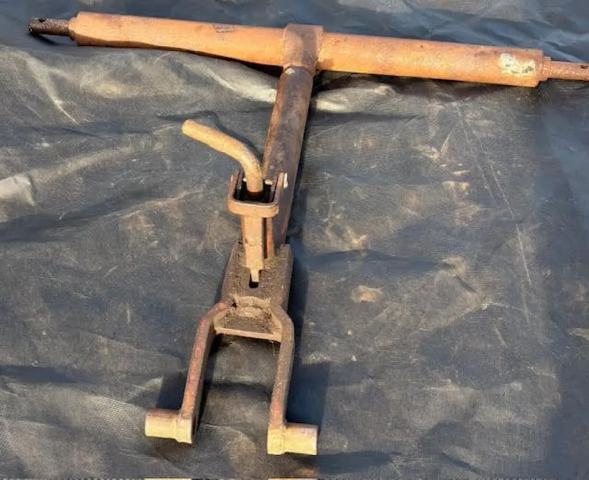 T-Bar Hitch For Ferguson 35 or 135 - Image 1