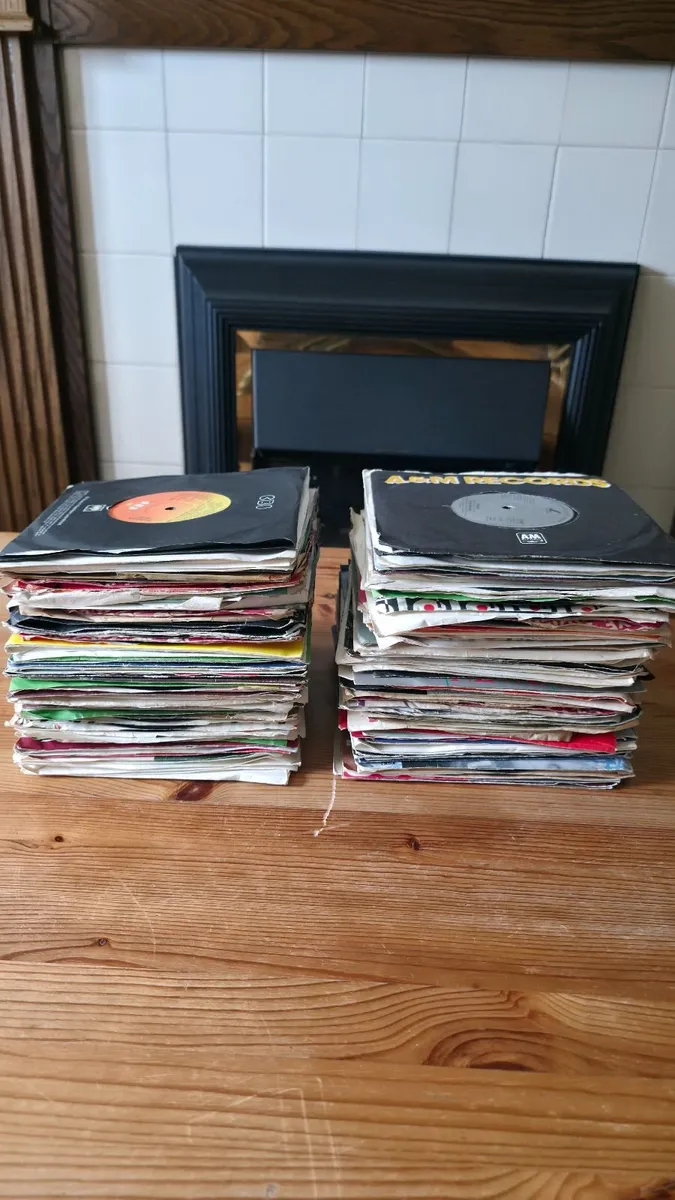Small vinyls 140 pieces - Image 1