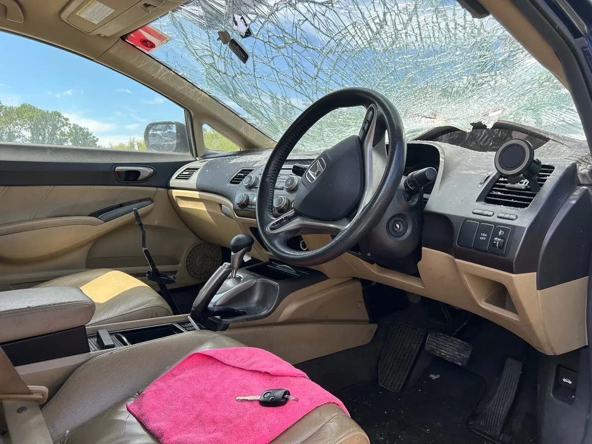 2008 Honda civic hybrid automatic - Image 2