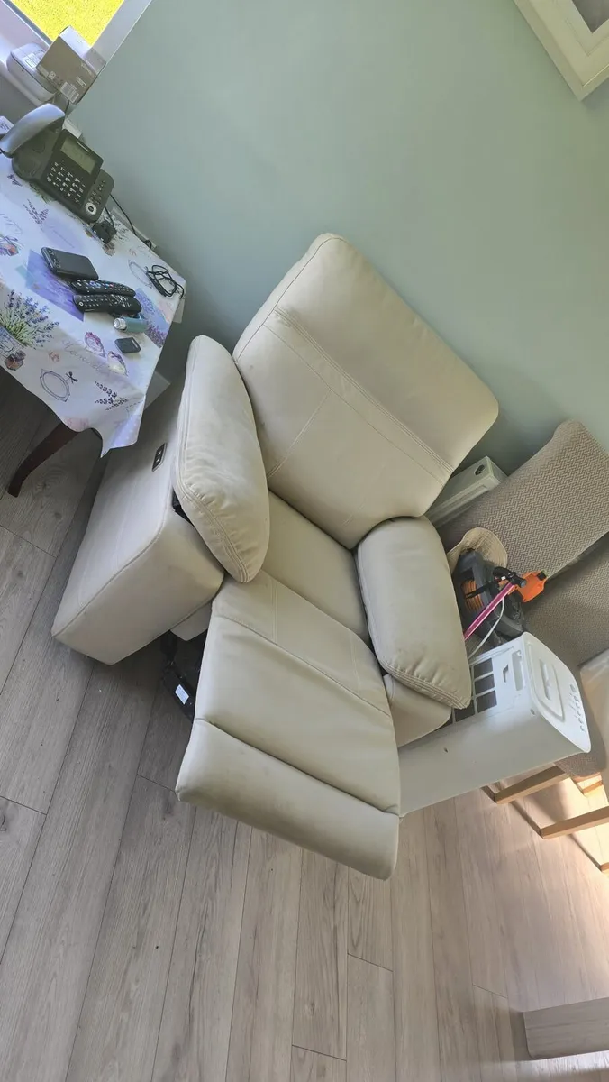 Two electric armchairs - Image 2