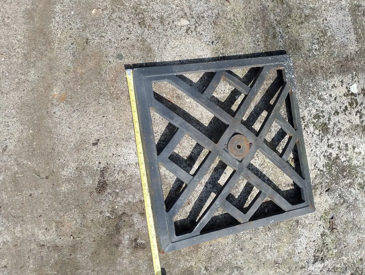 Old heavy cast iron base stand umbrella - Image 3