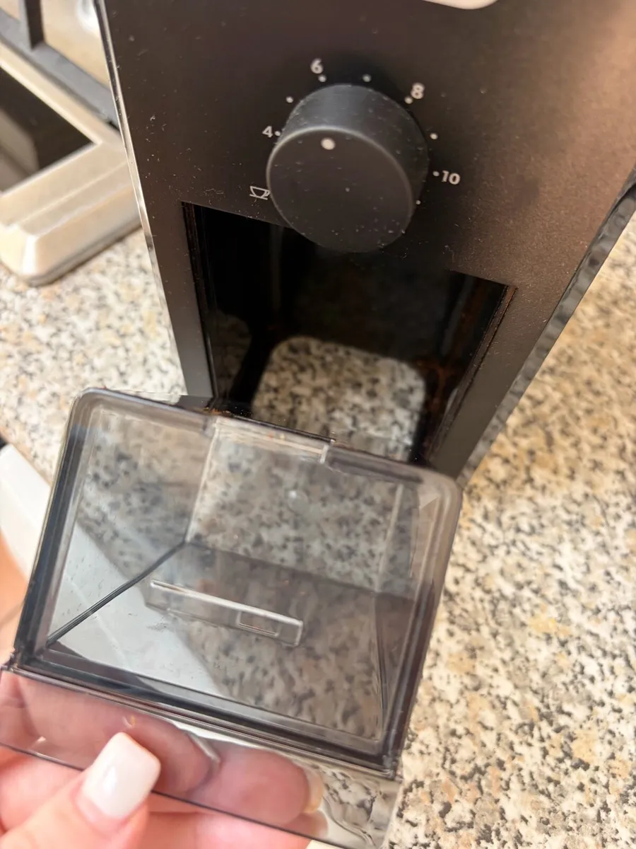 Delonghi KG79 Coffee Grinder - Image 4