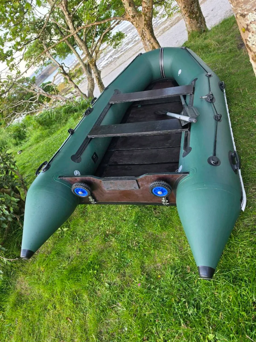 BARK Inflatable boat - Image 1
