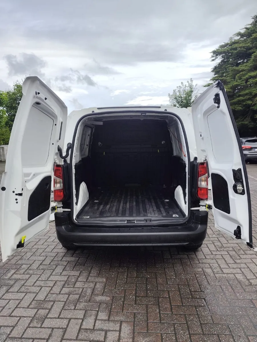 Citroen Berlingo 2021 - Image 2