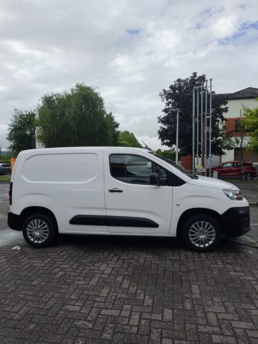 Citroen Berlingo 2021 - Image 3