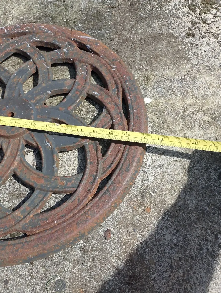 Vintage cast iron parasol umbrella base stand - Image 2
