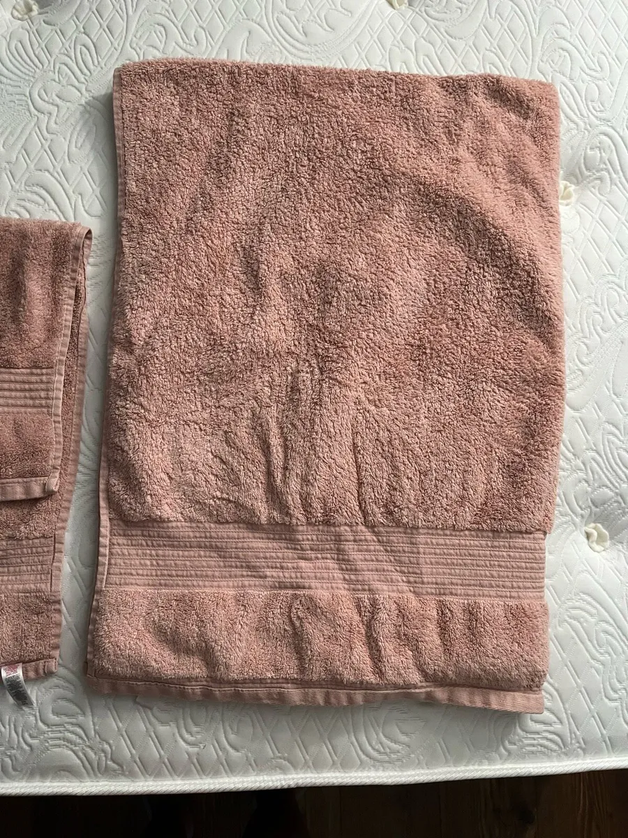 Bath towels Dunnes - Image 1