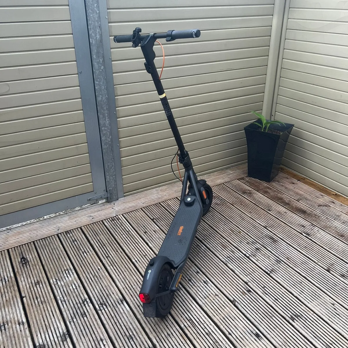 Segway Ninebot F2 Pro E Scooter - Image 2