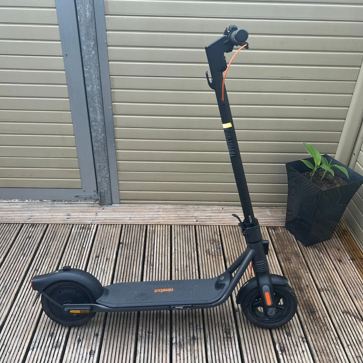Segway Ninebot F2 Pro E Scooter - Image 3