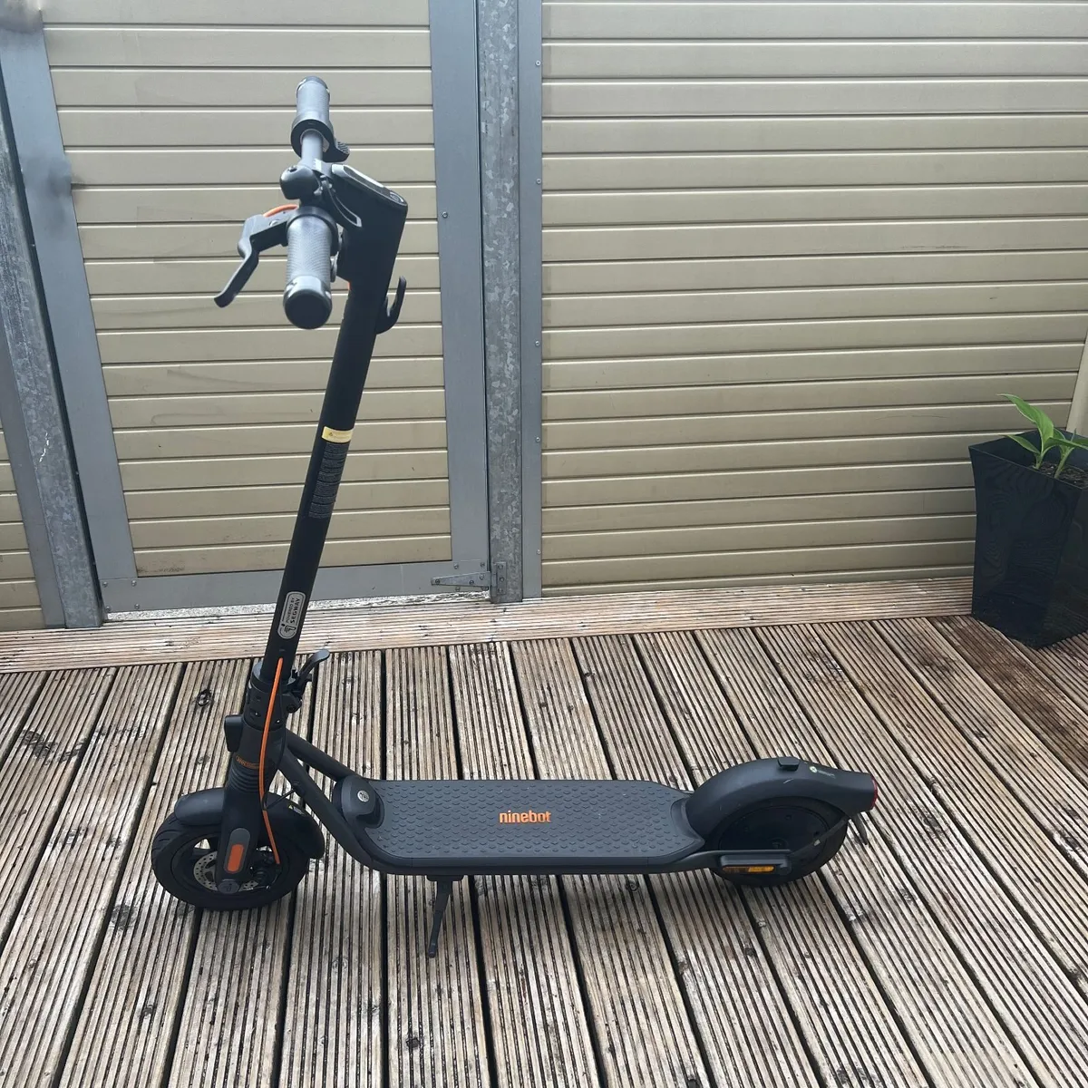 Segway Ninebot F2 Pro E Scooter - Image 4