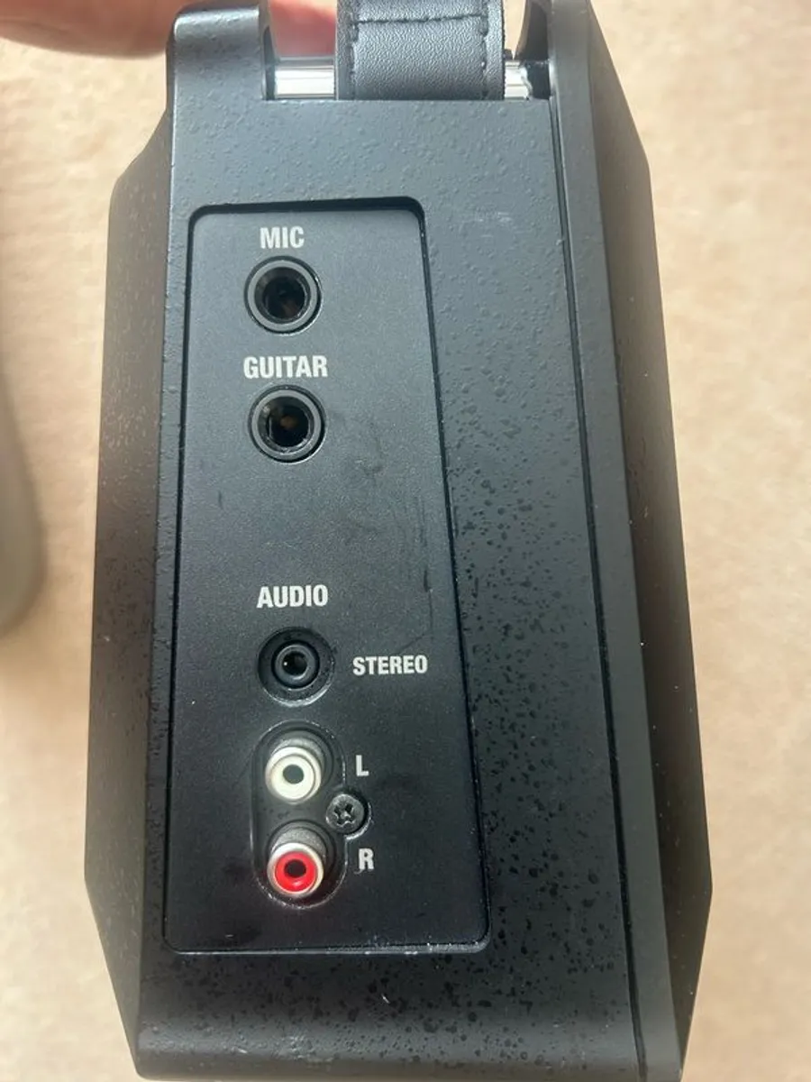Roland AC Mobile acoustic guitar Amp - Image 4