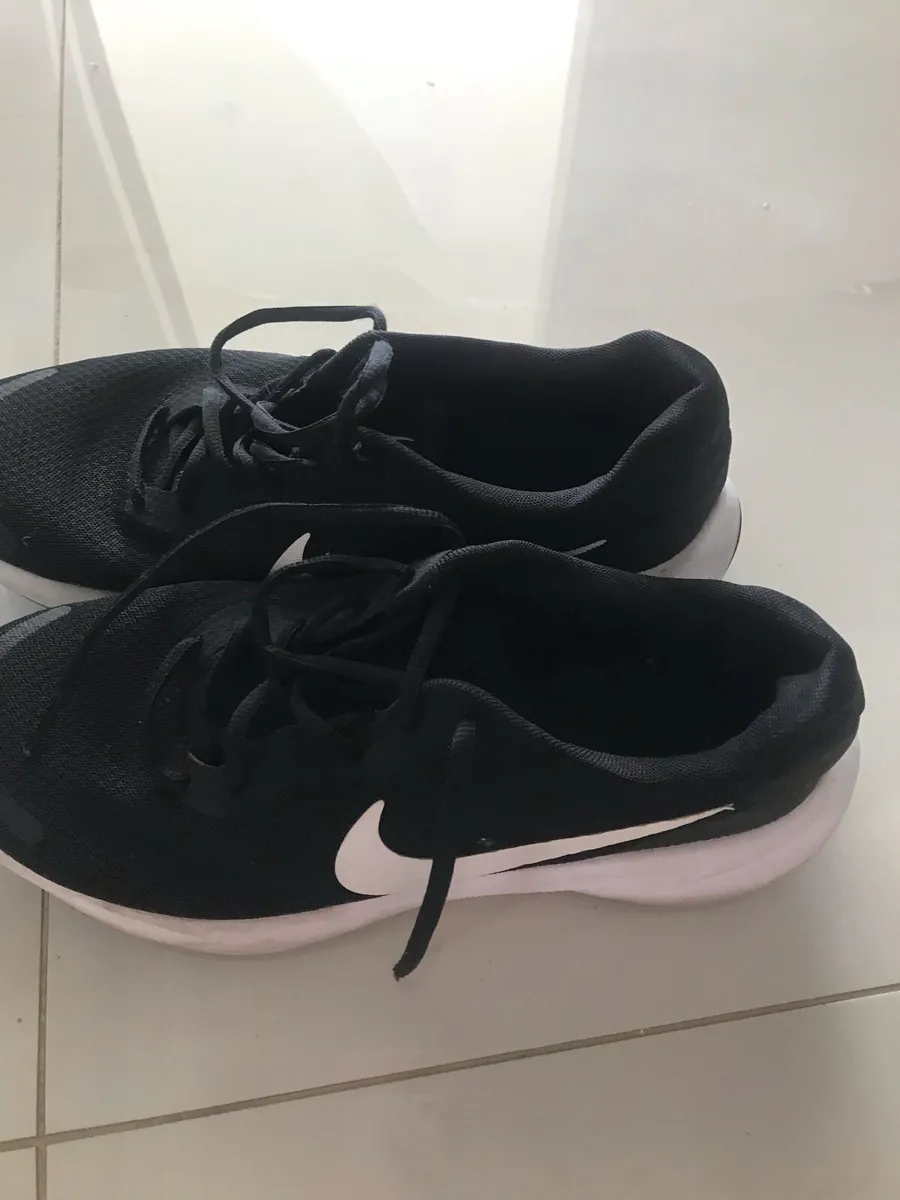 Nike boys shoes - Image 1