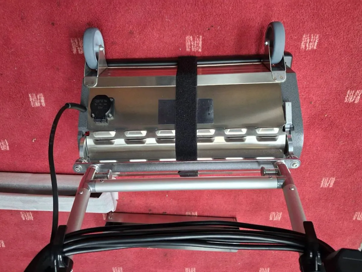 Carpet cleaning machine - Image 3