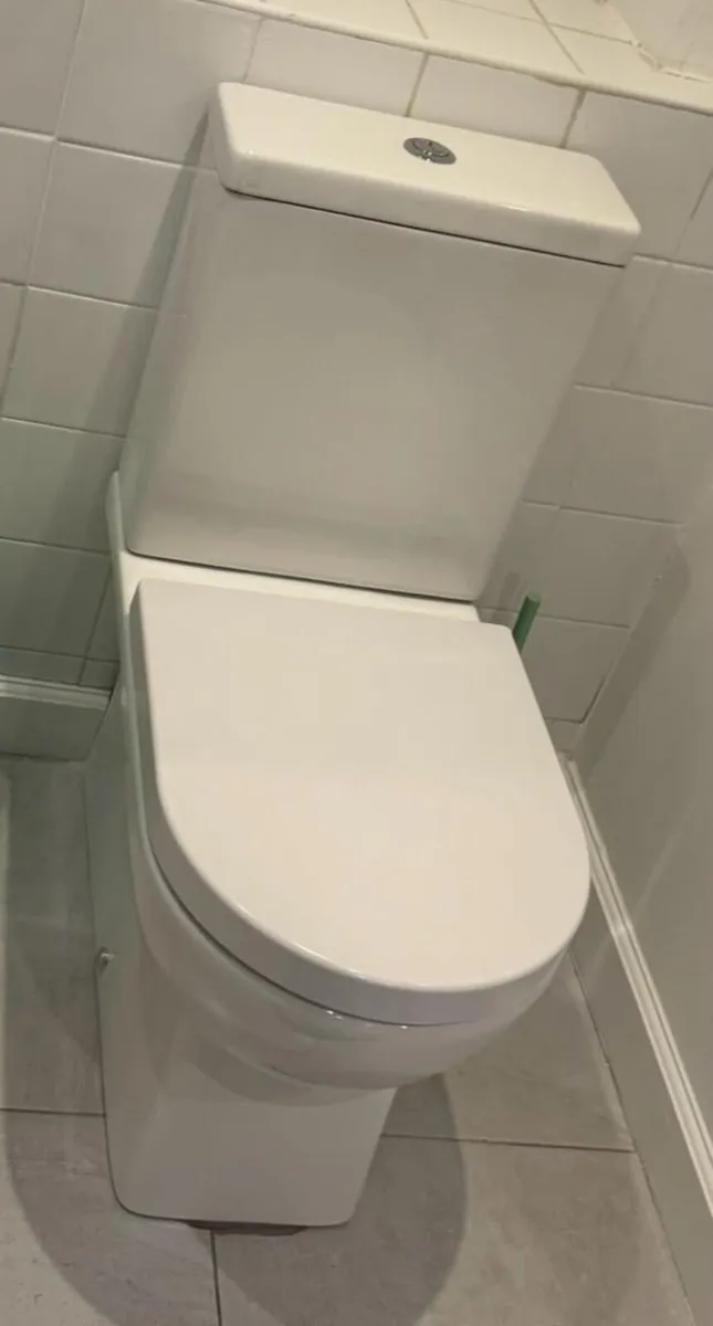 FULL bathroom sold separate or together VANITY SIN - Image 2