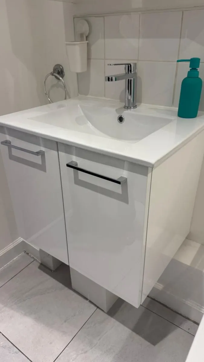 FULL bathroom sold separate or together VANITY SIN - Image 4