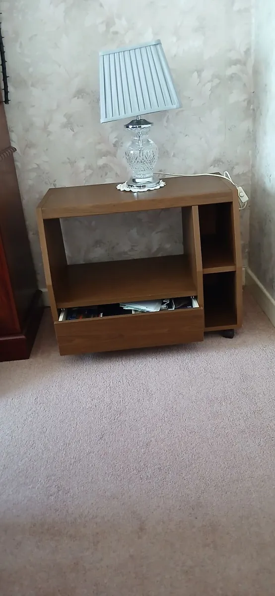 TV Cabinet on casters. - Image 2