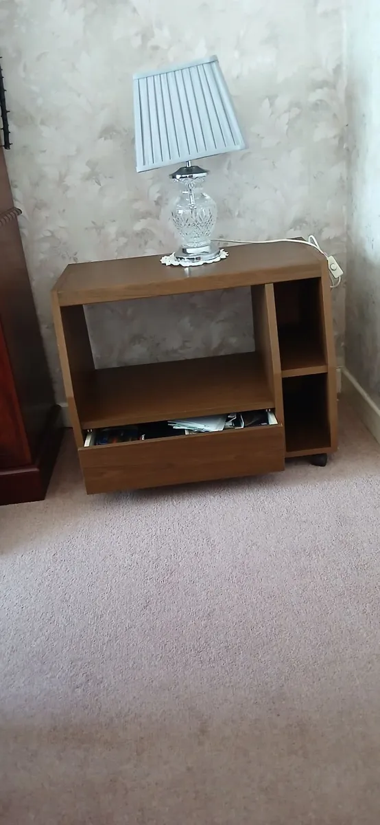 TV Cabinet on casters. - Image 3