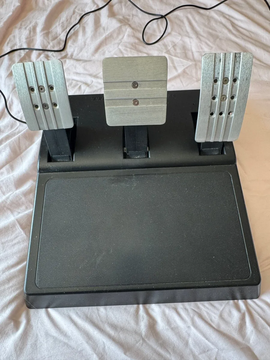 Thrustmaster T300 RS & Shifter - Image 3