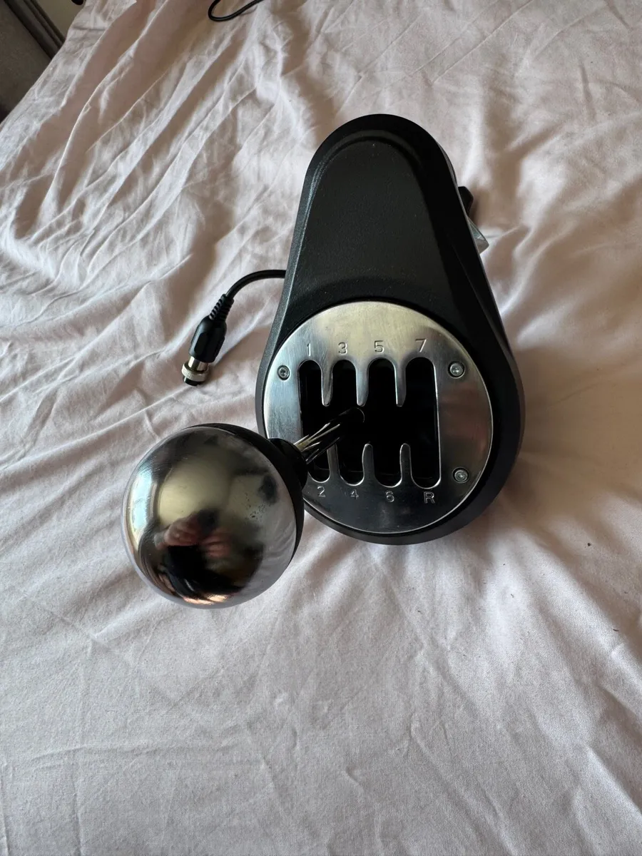 Thrustmaster T300 RS & Shifter - Image 4