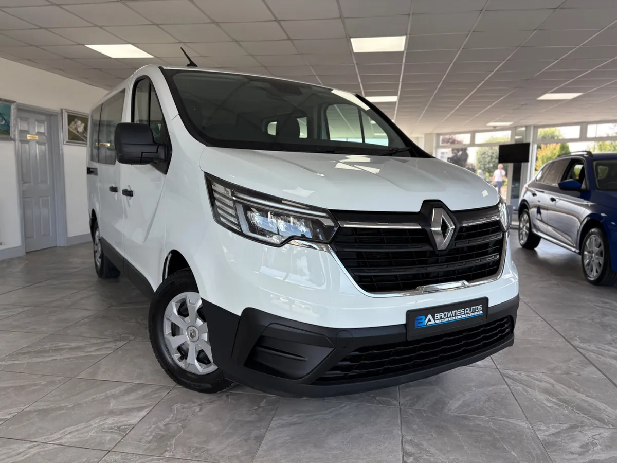 2023 Renault Trafic Business 9 seater - Image 4