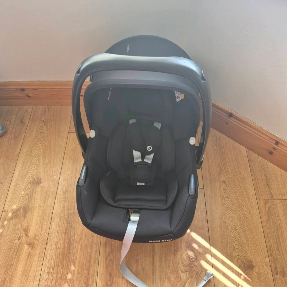 Maxi cosi car seat - Image 1