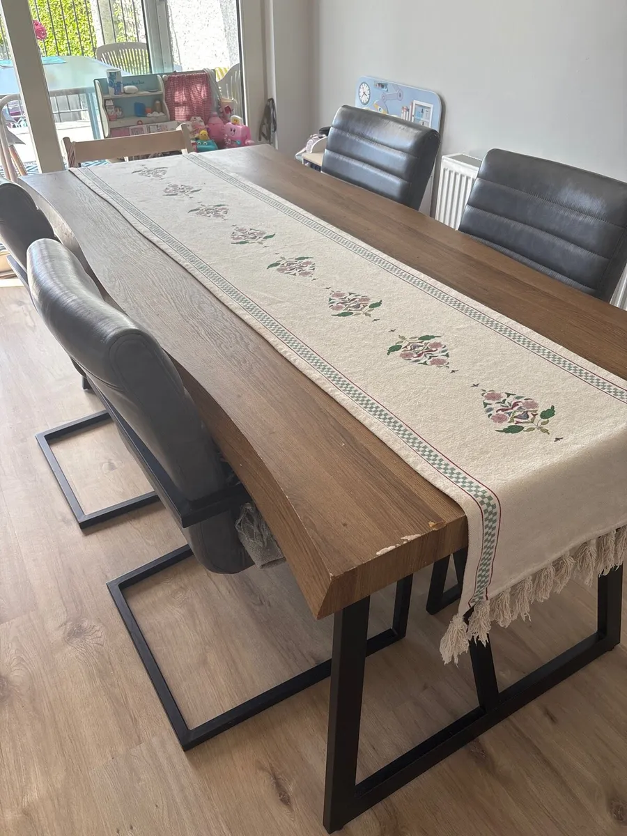 Dining table and 4 chairs - Image 1