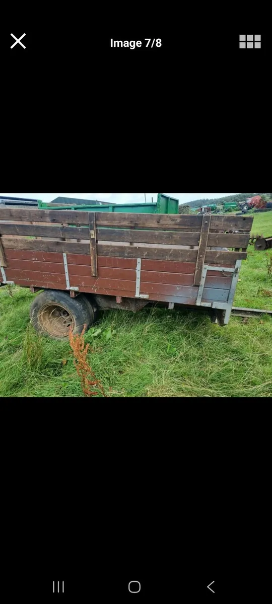 Tractor tipping trailer - Image 2