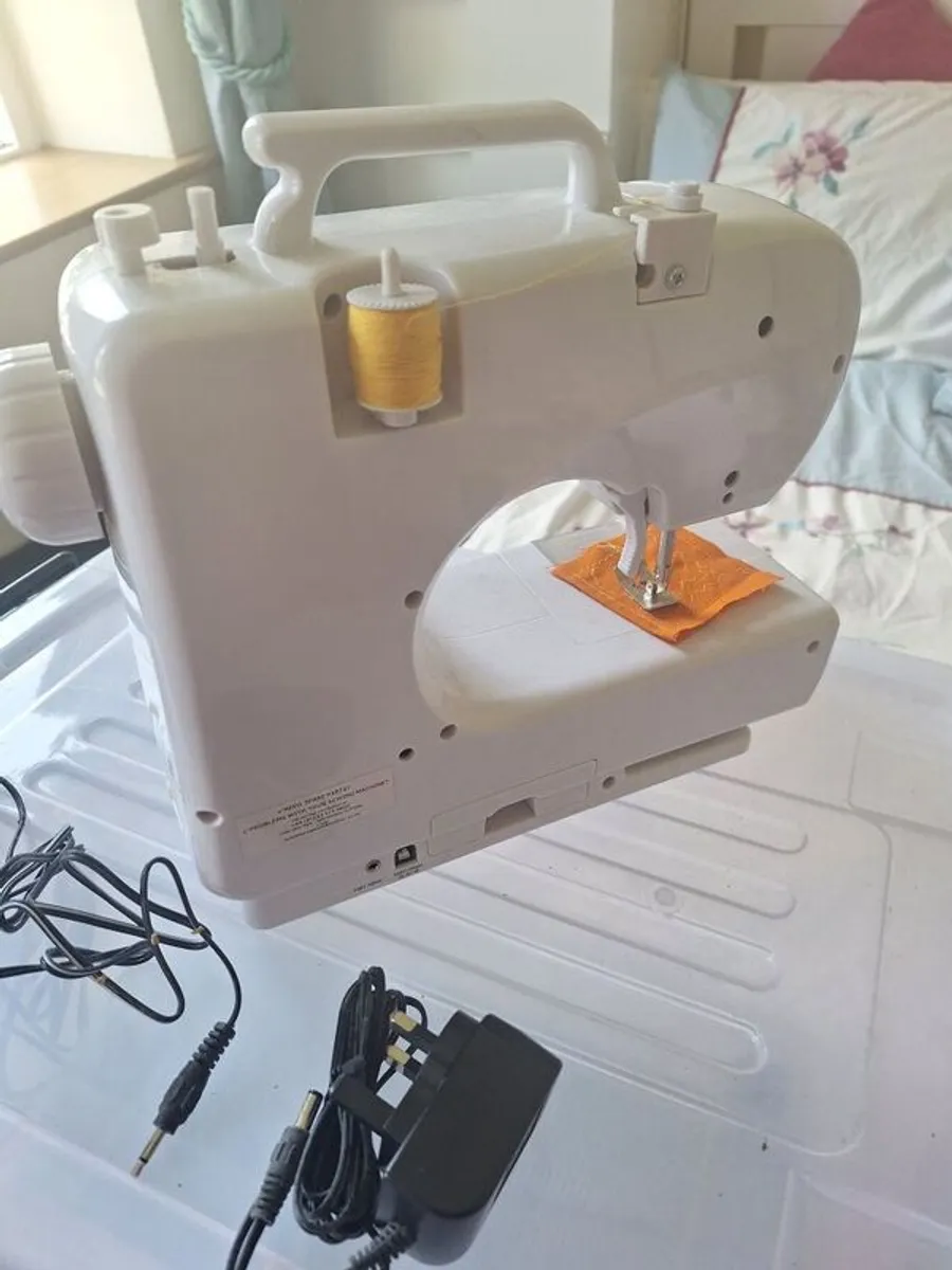Beldray 12 Stitch Sewing Machine - Image 3