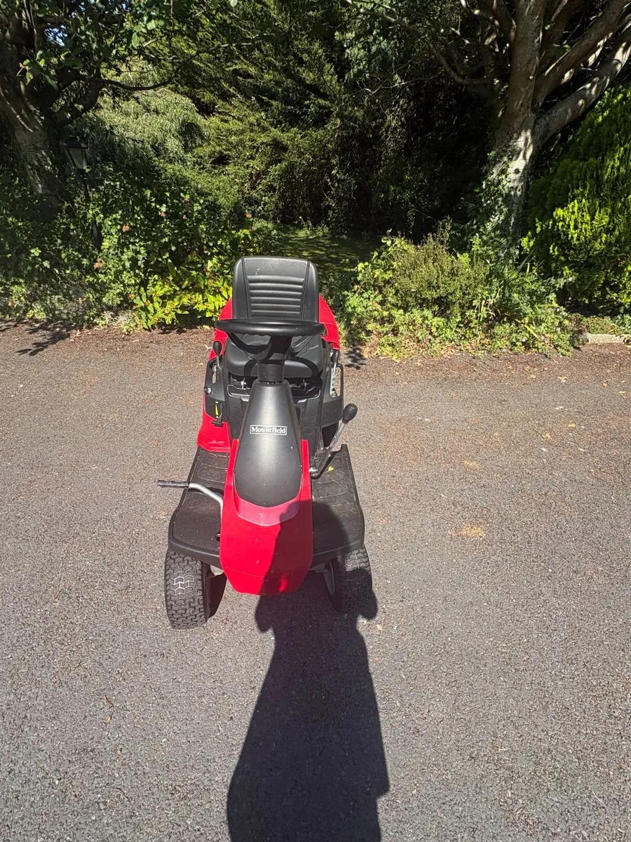 RIDE ON LAWNMOWER   827M   Mountfield - Image 1