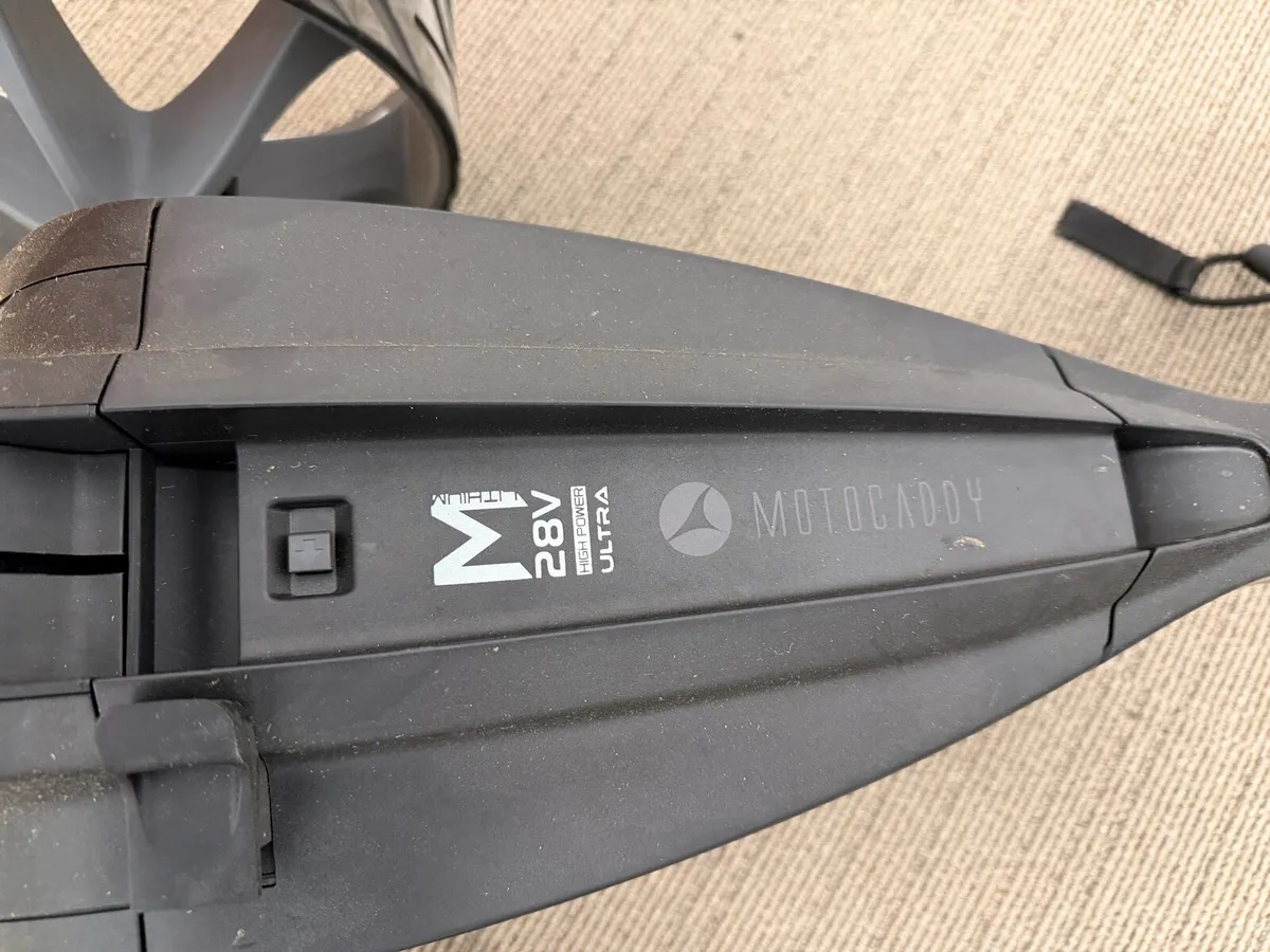 Motocaddy M5 GPS Ultra - 36 Hole Battery - Image 3