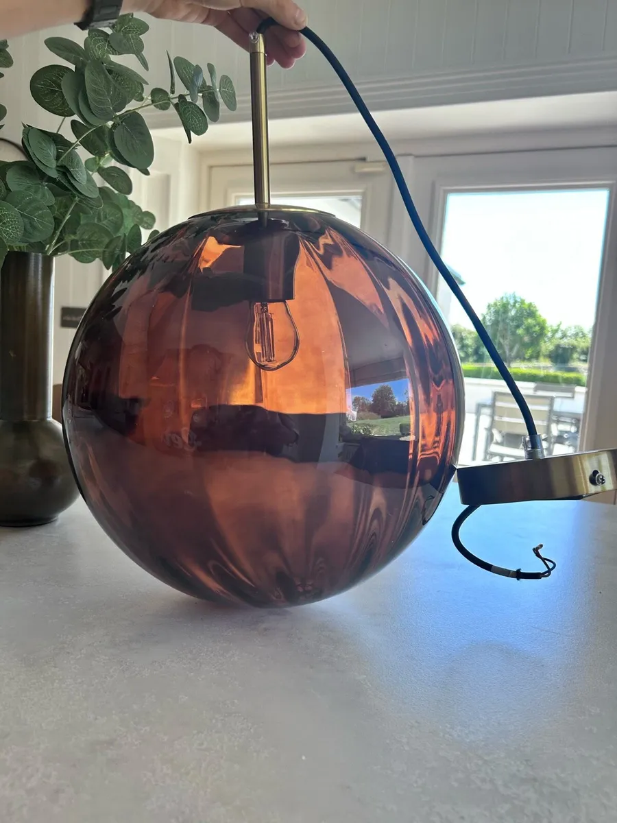 Amber ribbed glass pendant light - Image 1