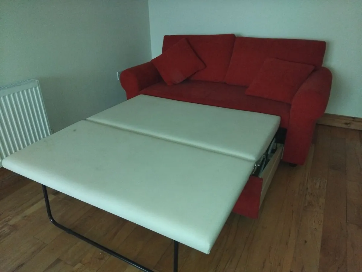 Two-seater couch with pull-out bed - Image 1