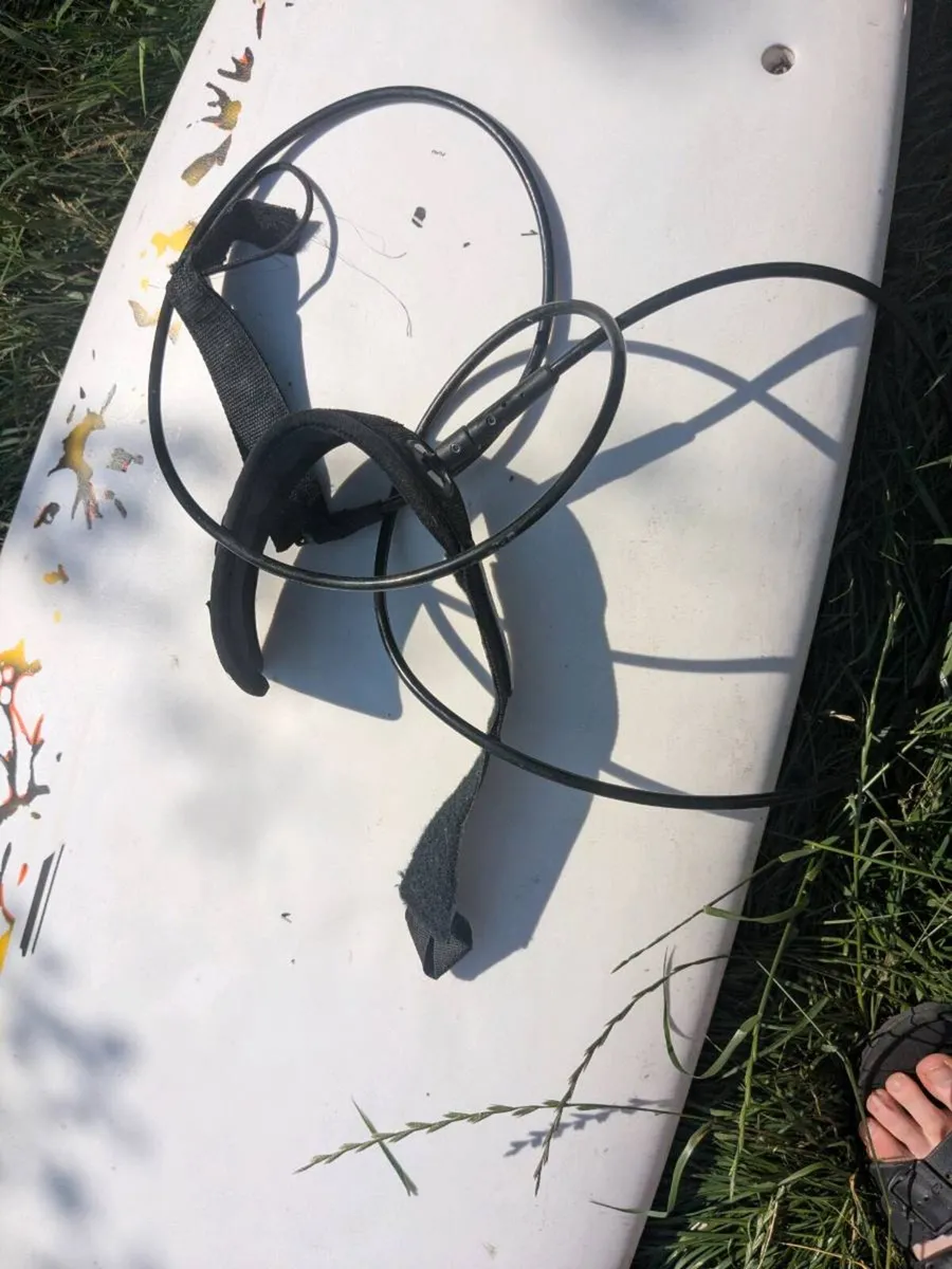 Bic surfboard 7ft 2" - Image 2