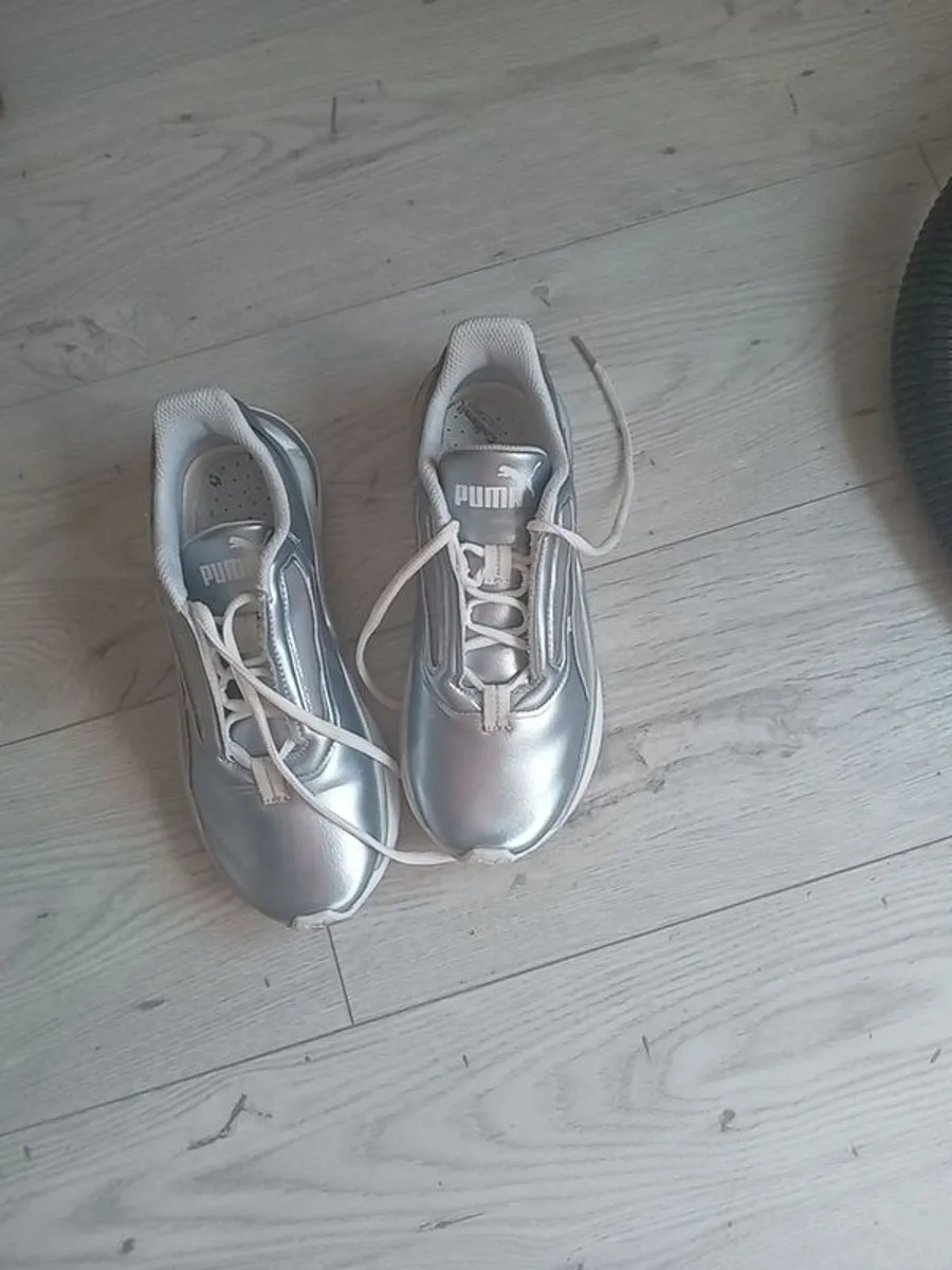 Runners - Image 1