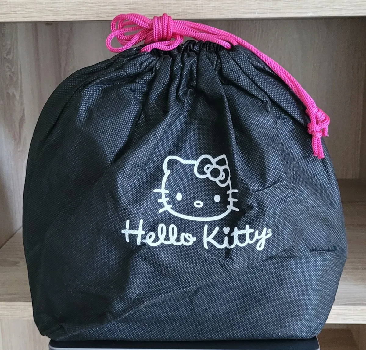Official HELLO KITTY Handbag from Sanrio Store - Image 3