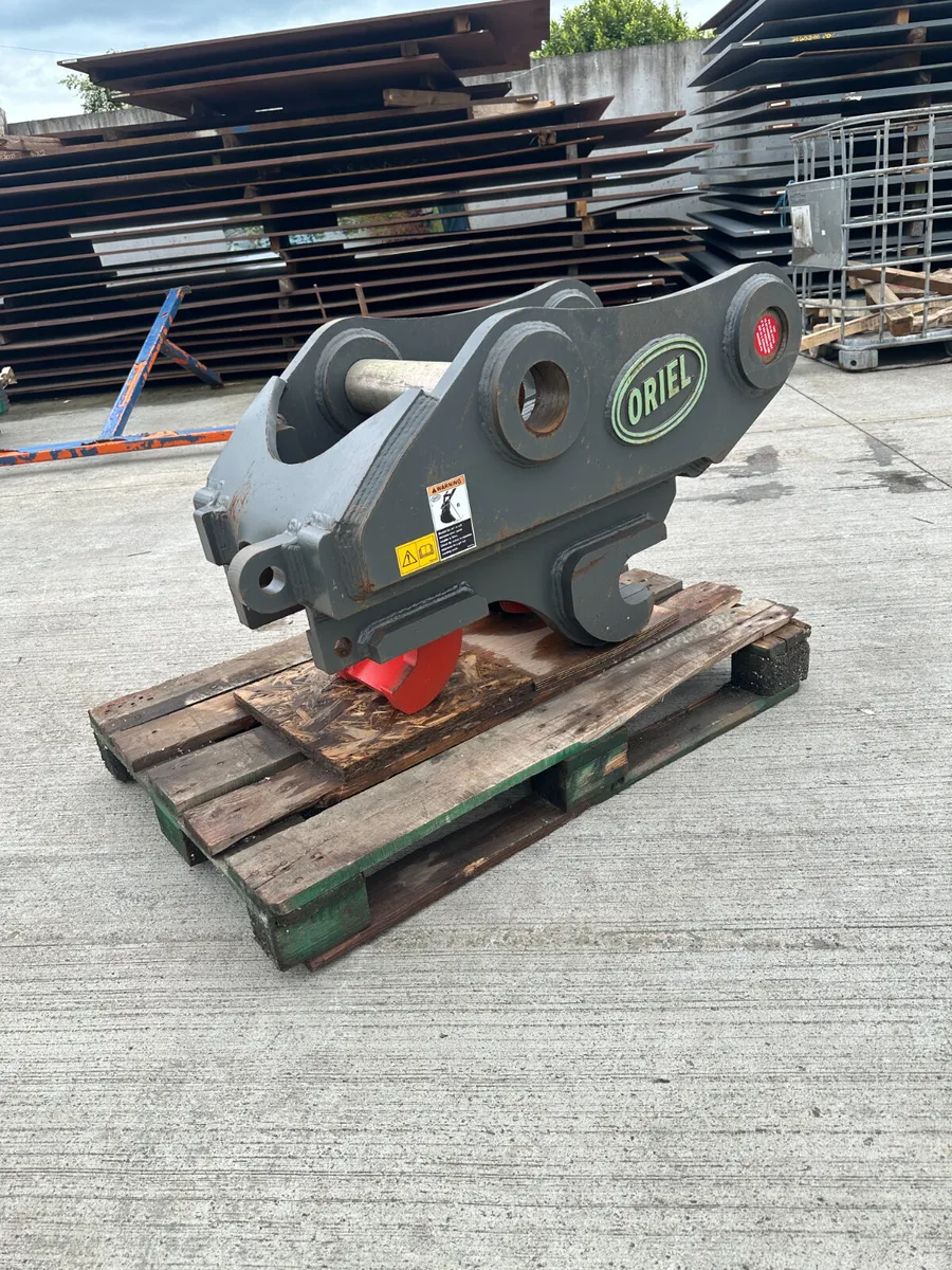 Oriel 100mm Quick Coupler Hyundai R330 - Image 2