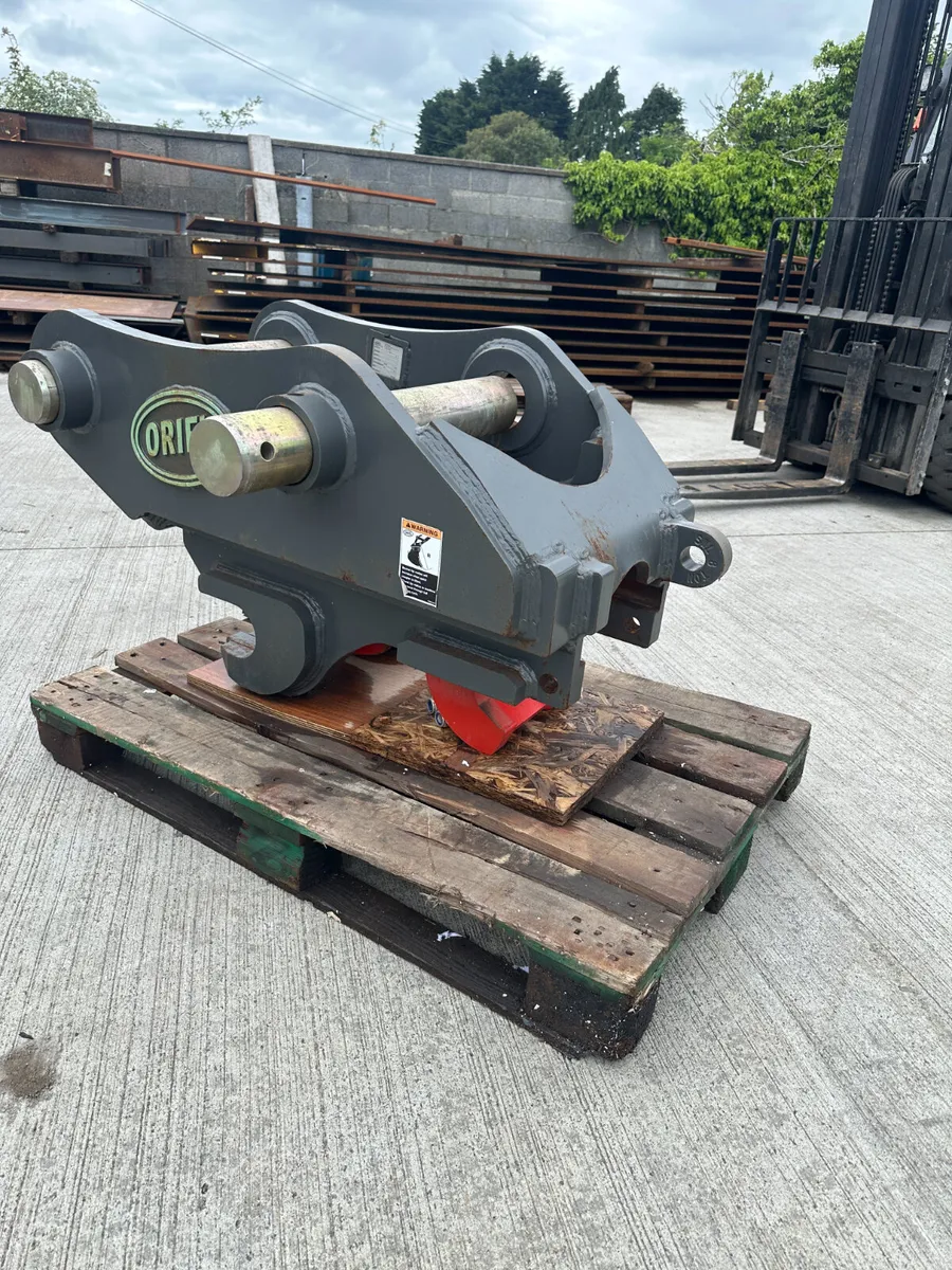 Oriel 100mm Quick Coupler Hyundai R330 - Image 3