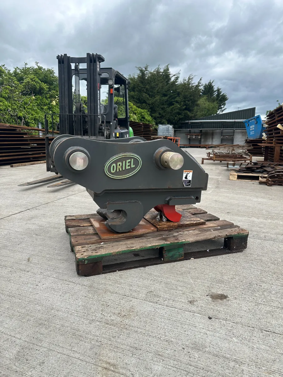 Oriel 100mm Quick Coupler Hyundai R330 - Image 4