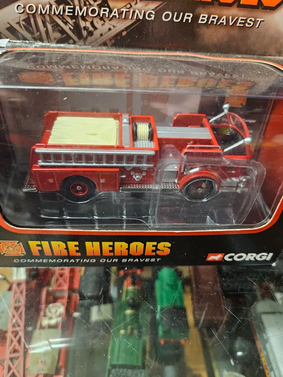 Corgi Fire Engine - Image 2