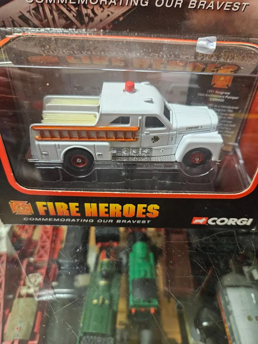 Corgi Fire Engine - Image 2