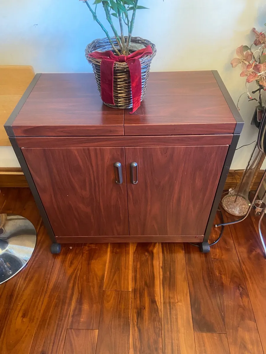 Hostess trolley for keeping food & plates hot. - Image 2