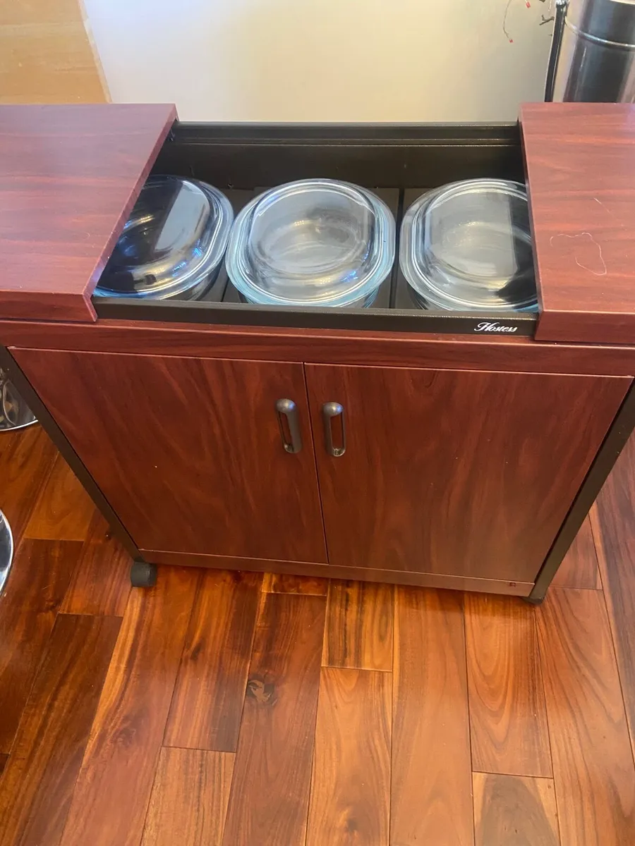 Hostess trolley for keeping food & plates hot. - Image 1