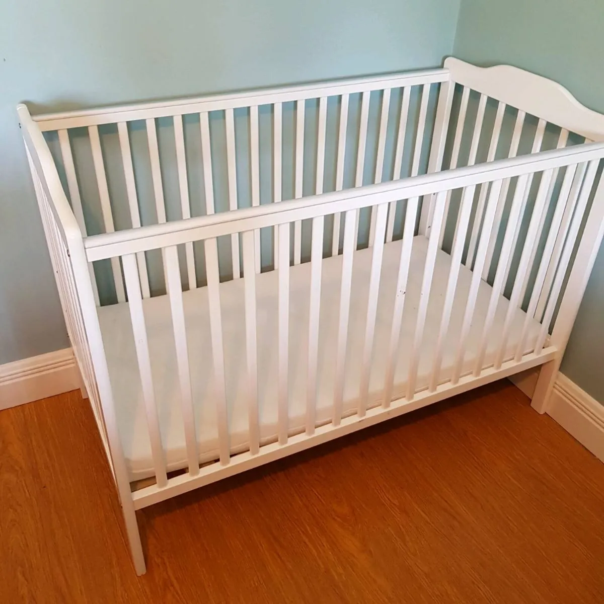 White cot